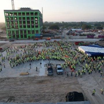Aerial view of the jobsite team at the Houston Methodist Cypress Hospital project.