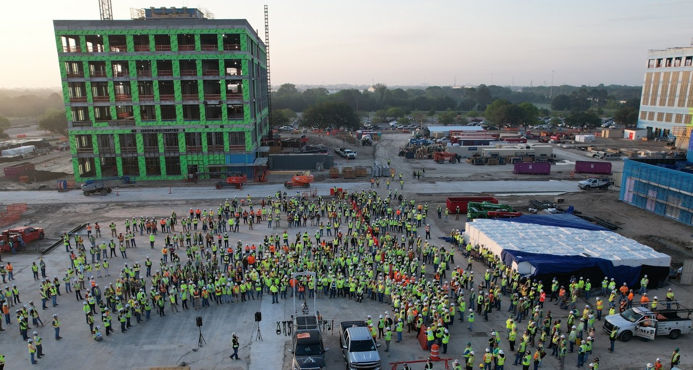 Aerial view of the jobsite team at the Houston Methodist Cypress Hospital project.