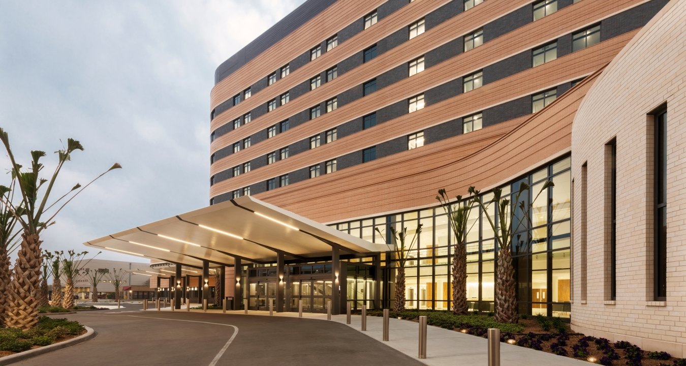 Exterior view of the entrance to the hospital