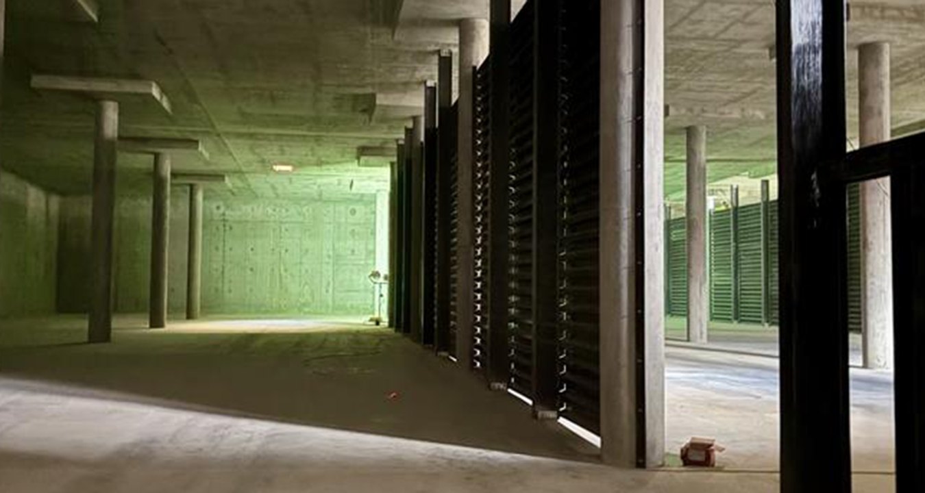 Columns in the reservoir during construction