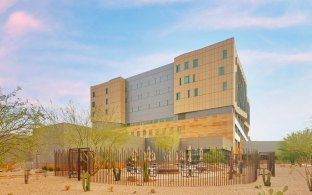 Fenced in picnic area outside of Mayo Clinic building