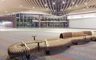 Phoenix Sky Harbor International Airport Terminal 4 Eighth Concourse interior seating and tech tables