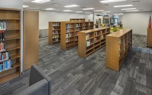 A library with bookshelves filled with books. 