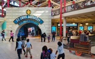 front entrance to the st. louis aquarium