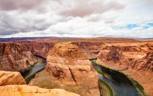 daytime image of horseshoe bend