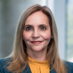 Tina Busch headshot