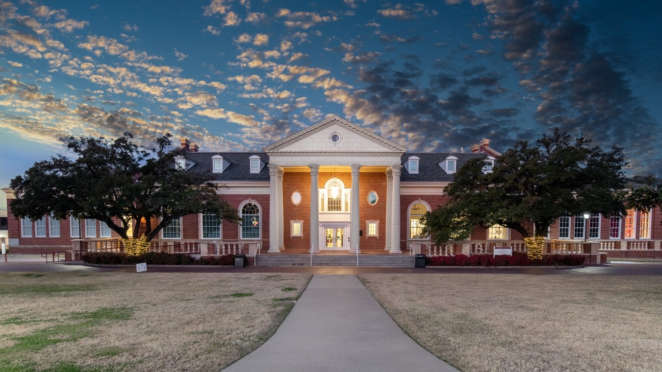 Texas Woman's University, Hubbard Hall Exterior and Grounds