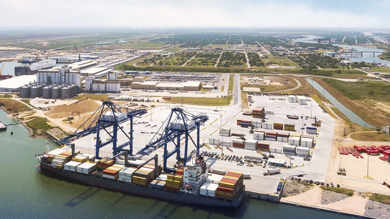 Construction of a new 800-foot bulk dock facility for Port Freeport