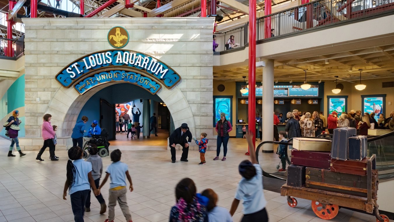 front entrance to the st. louis aquarium