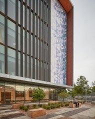 exterior of parkland outpatient clinic building