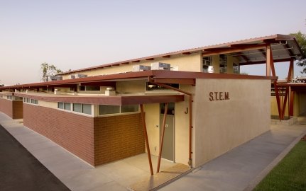 Bella Vista High School Science Classroom Exterior