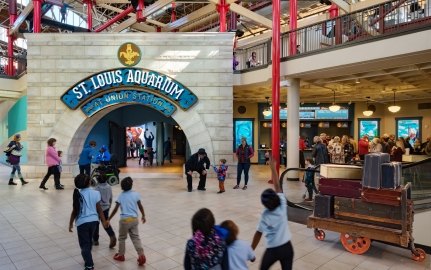 front entrance to the st. louis aquarium