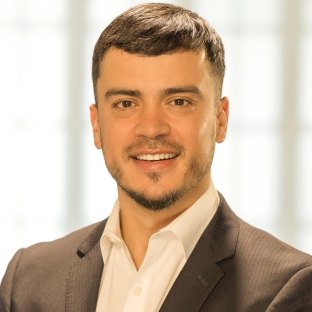 Edwin Parra headshot