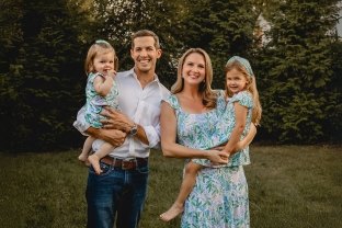 Kris Mannen and his family - wife and 2 daughters