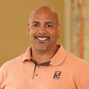 Alex Harris headshot