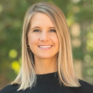 Kelli Manegre headshot