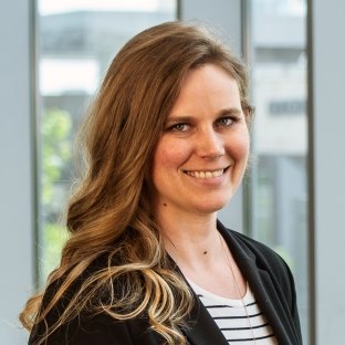 Randi Fronczek headshot