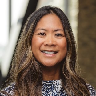 Rowena Amelung headshot