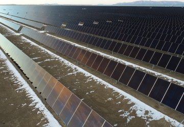 Close up of panels at Sun Mountain solar