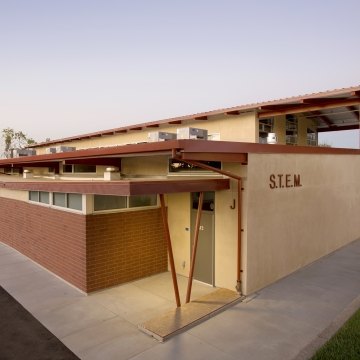 Bella Vista High School Science Classroom Exterior