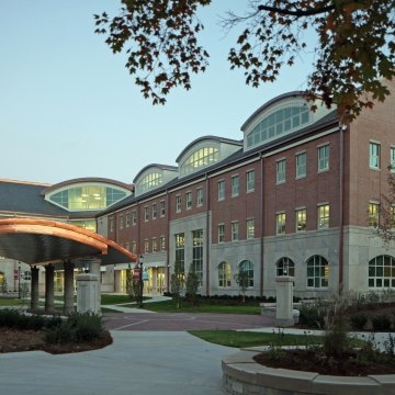 Exterior view of the Student Center on SIU's beautiful Carbondale campus.