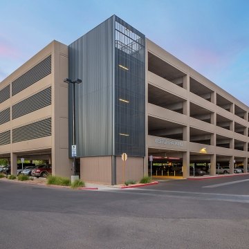 Exterior view of Banner Estrella Medical Center