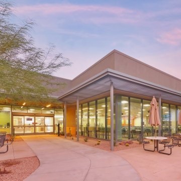 Mayo Clinic building cafeteria outdoor dining tables with umbrellas