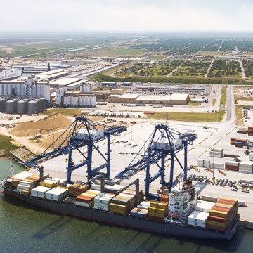 Construction of a new 800-foot bulk dock facility for Port Freeport